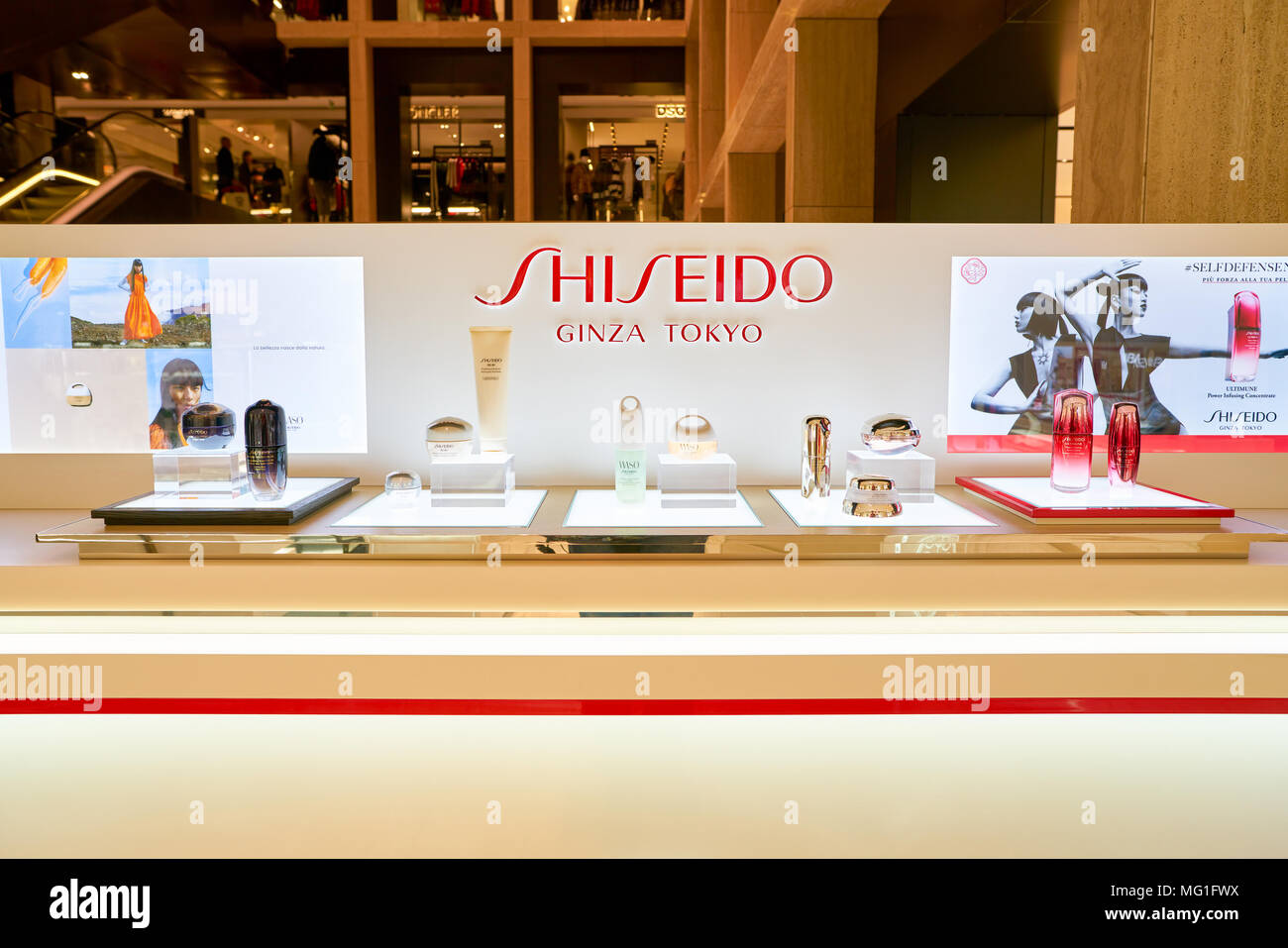 Rom, Italien, 16. NOVEMBER 2017: Shiseido Kosmetik sitzen auf dem Display. Shiseido ist eine Japanische multinationale Personal Care Company, das ist eine Hautpflege, h Stockfoto