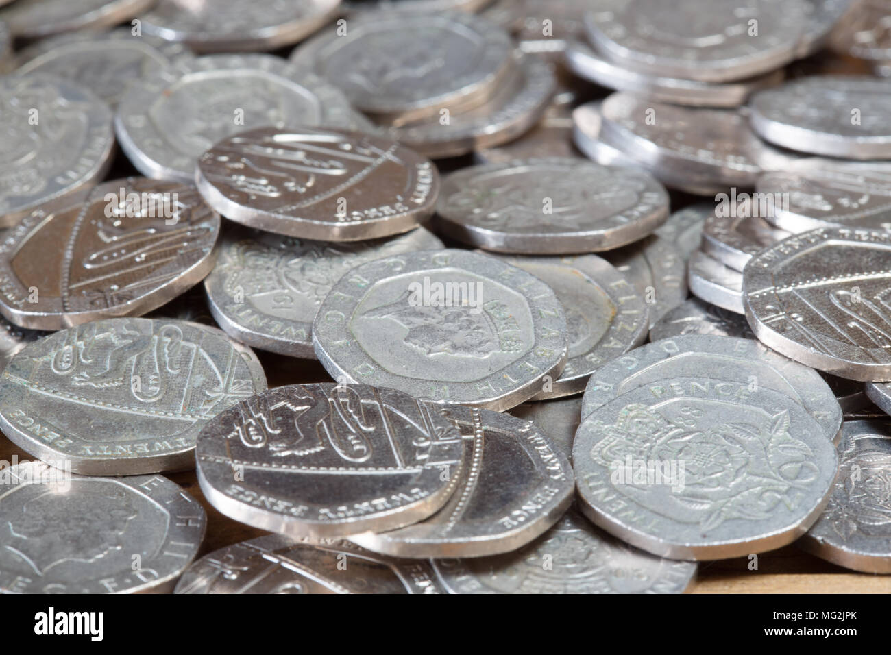 Ein Haufen von Britischen 20 Pence Stücke/Münzen Stockfoto