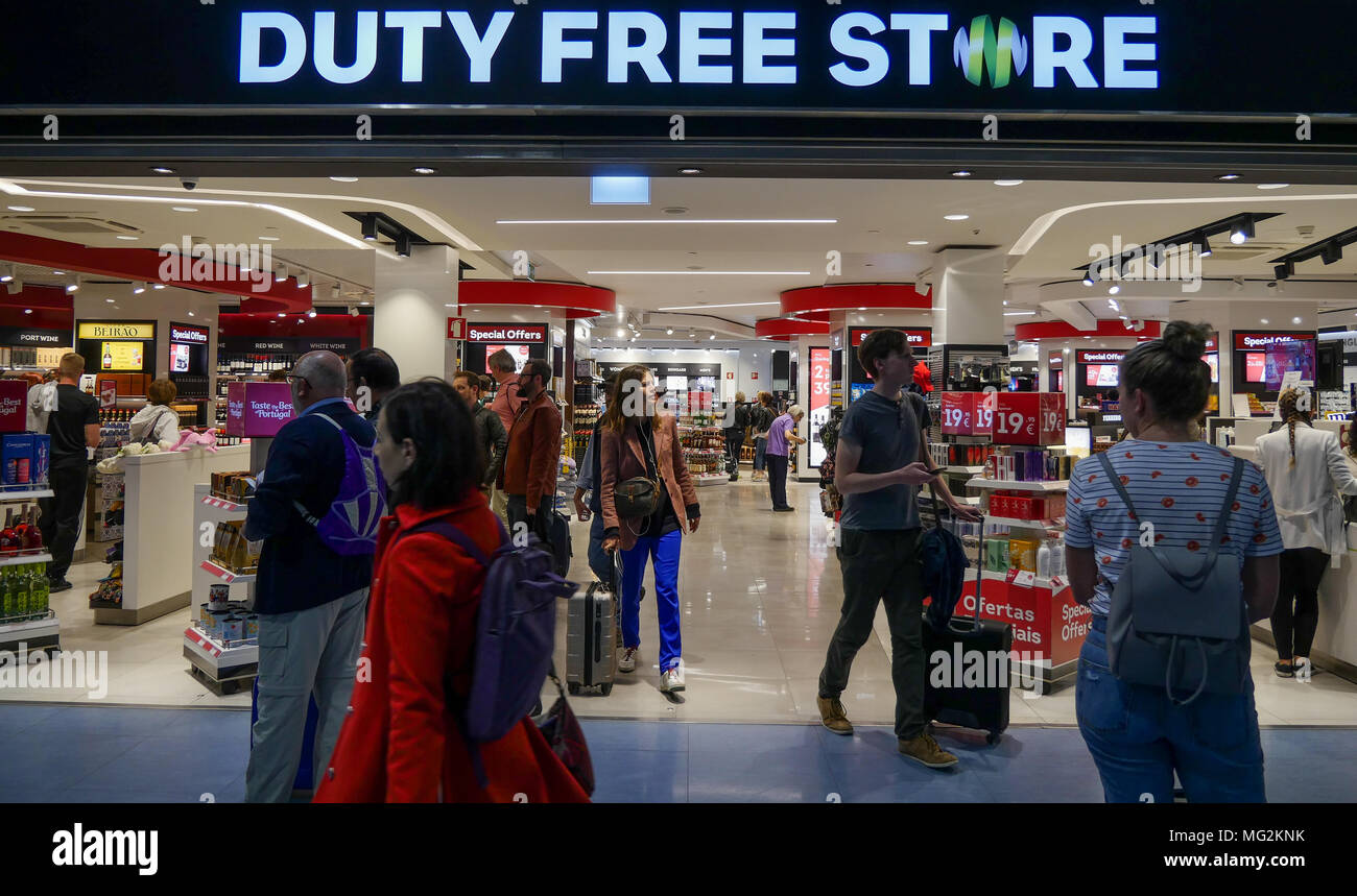 Duty Free Shop am Flughafen Lissabon, Portugal Stockfoto