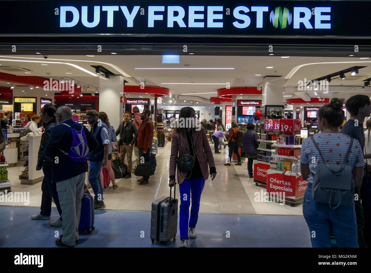 Duty Free Shop am Flughafen Lissabon, Portugal Stockfoto