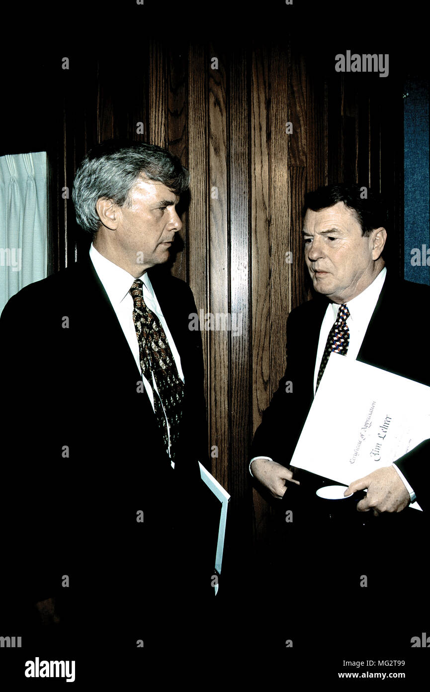 Washington, DC, USA, Juni 11. 1996 Tom Brokaw, NBC und Jim Lehrer von PBS im National Press Club. Stockfoto