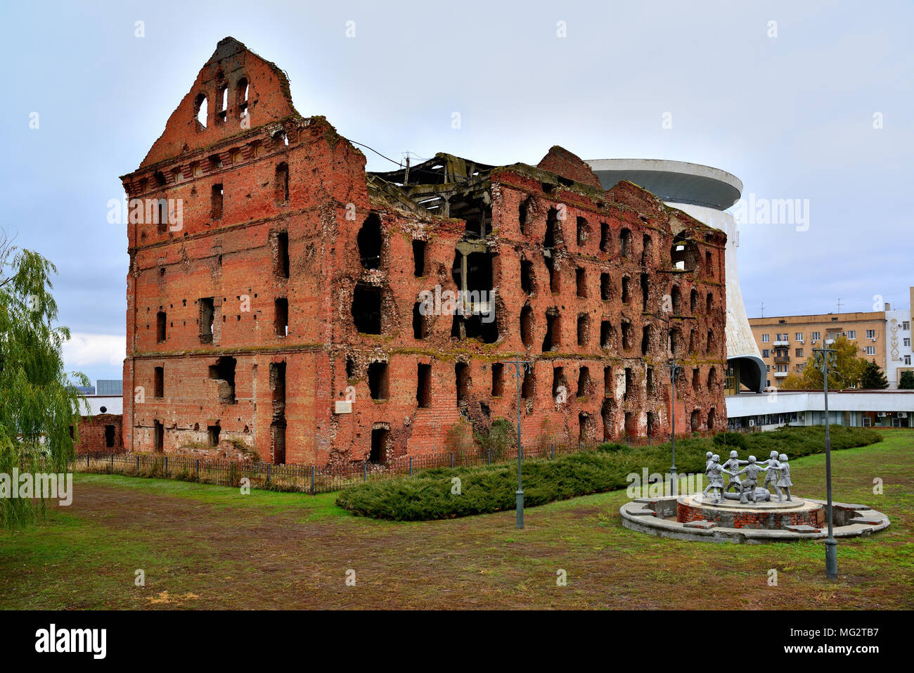 Gergardt Mühle - Aufbau einer Dampf Mühle des frühen 20. Jahrhunderts, in der Schlacht von Stalingrad während des Zweiten Weltkrieges zerstört. Wolgograd, Russland Stockfoto Gergardt Mühle - Aufbau einer Dampf Mühle des frühen 20. Jahrhunderts, in der Schlacht von Stalingrad während des Zweiten Weltkrieges zerstört. Wolgograd, Russland Stockfoto