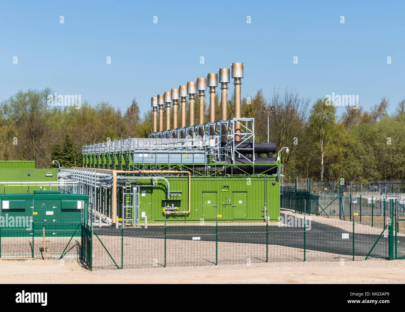 Lokale gas Power Station mit Batterie Lagerung zur Ergänzung der National Grid in Zeiten von Peak power usage Long Eaton Derbyshire in England Stockfoto
