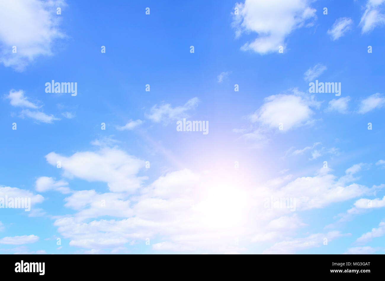 Die Sonne aus den Wolken. Stockfoto