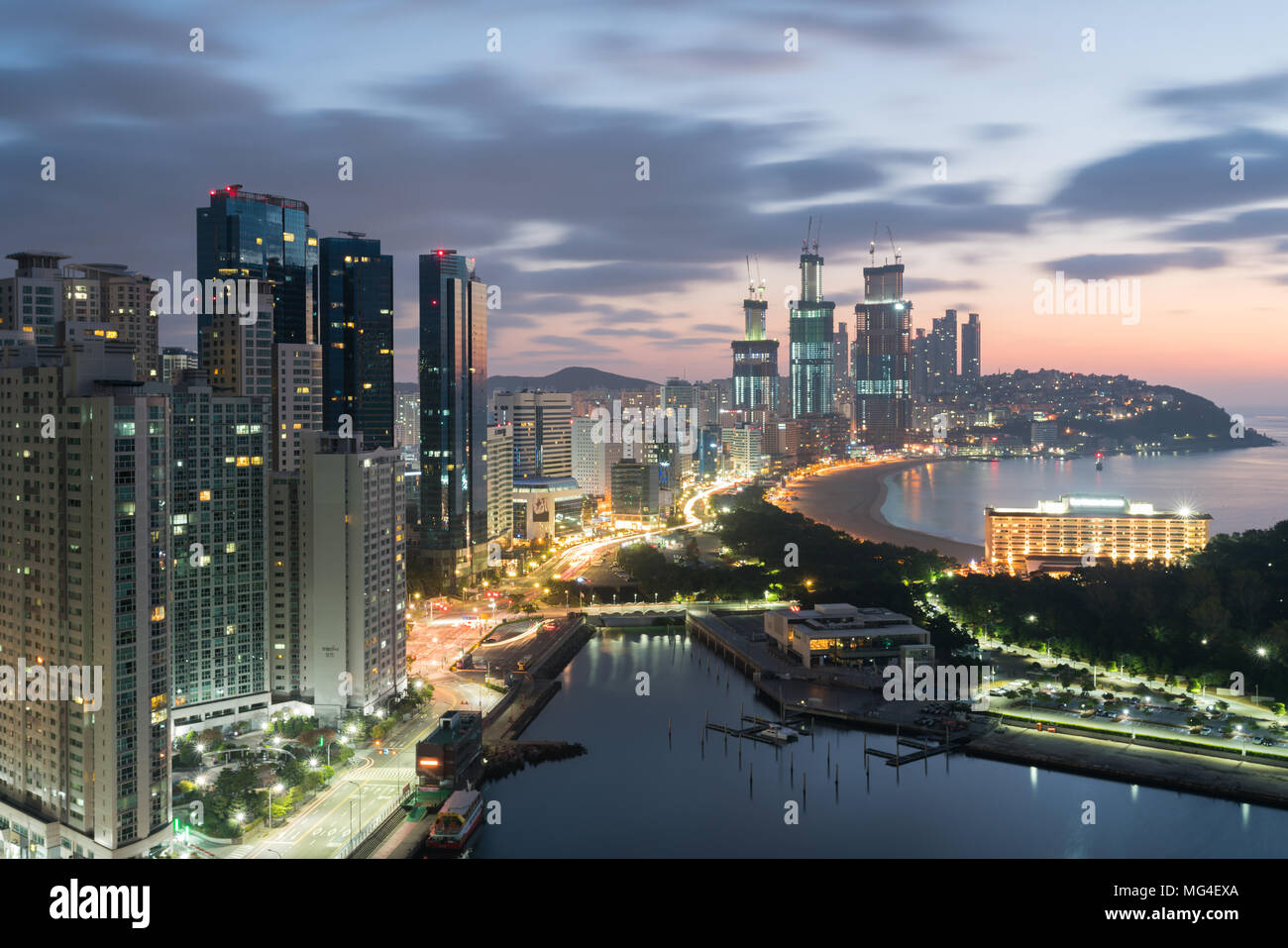 Nacht Blick auf Haeundae Beach. Haeundae Beach ist der beliebteste Strand in Busan in Südkorea. Stockfoto