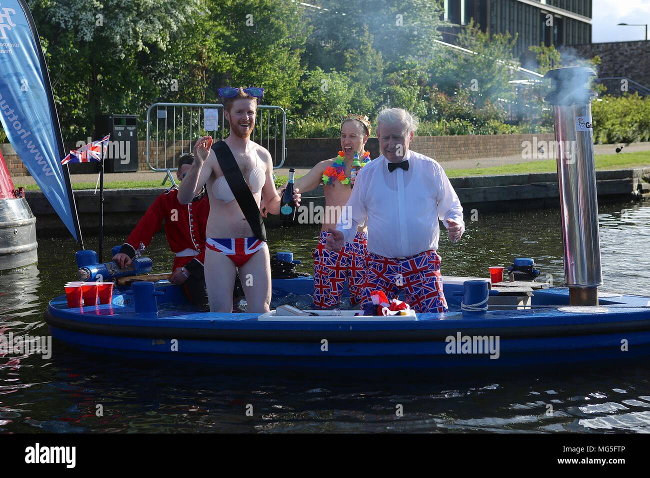 Whirlpool mit Royal lookalikes feiern Prinz Harry's Junggesellenabschied am 26. April 2018 Stockfoto