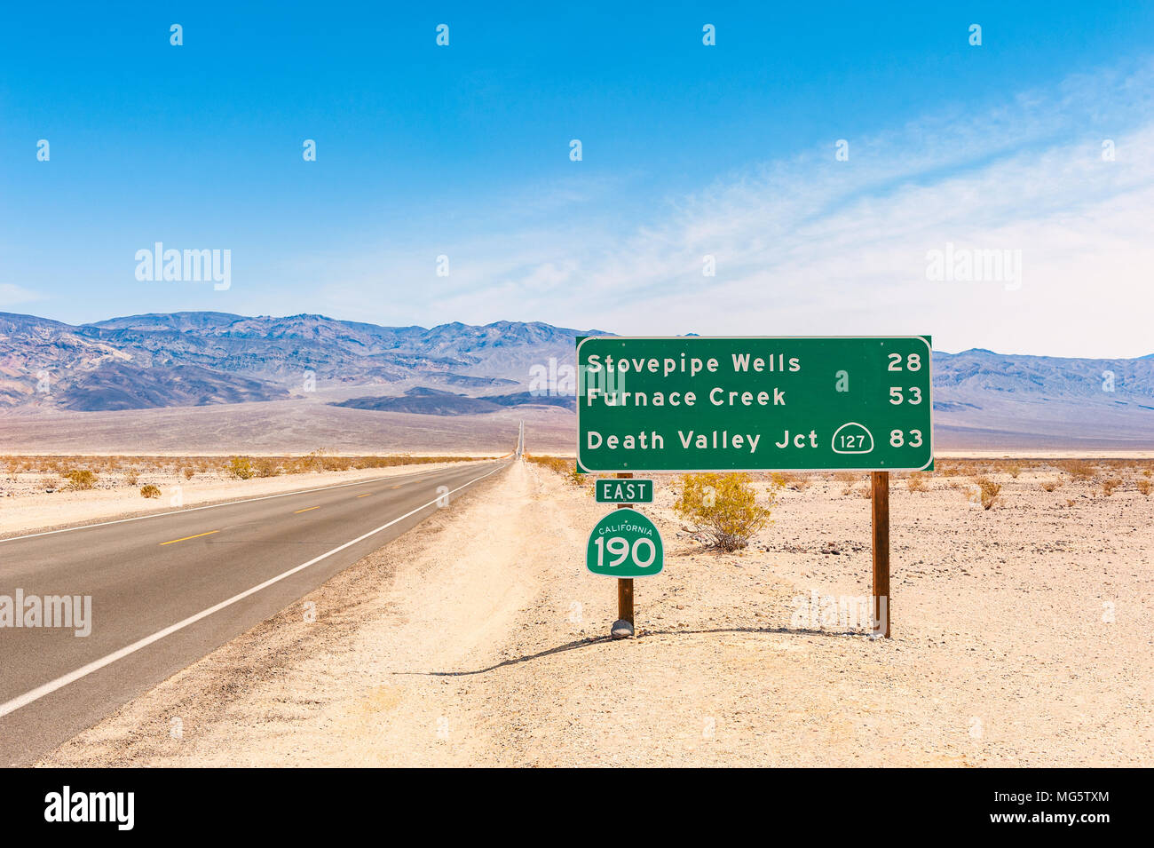 Direktionale Zeichen zu Destinationen in Death Valley, Kalifornien, USA Stockfoto