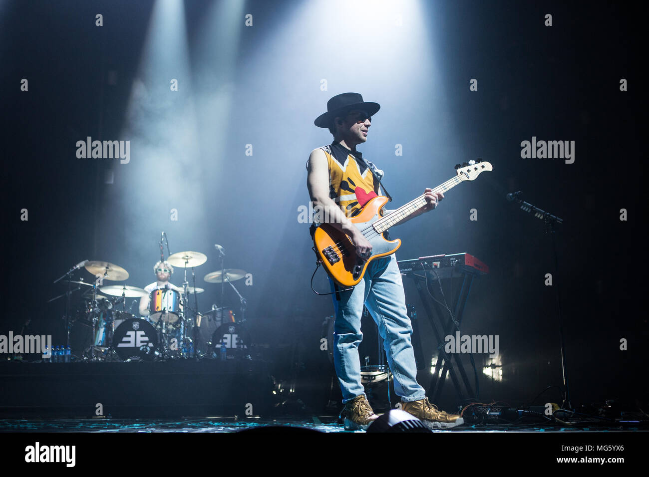 Norwegen, Oslo - April 25, 2018. Die US-amerikanische Rockband Drachen vorstellen, führt ein Live Konzert in Oslo Spektrum. Hier Bass Player Ben McKee wird gesehen, live auf der Bühne. (Foto: Gonzales Foto - Brokvam Kjell). Stockfoto