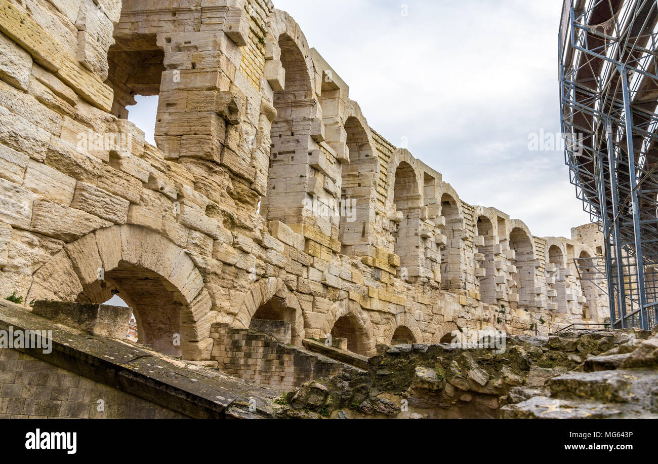 Römische Amphitheater in Arles - UNESCO-Welterbe in Frankreich Stockfoto