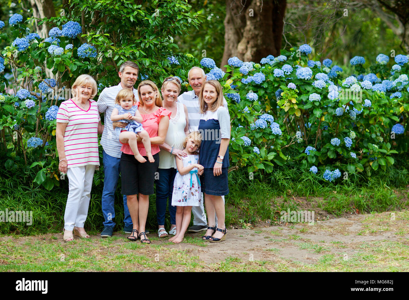 Family Portrait von drei Generationen in Arderne Gärten Stockfoto