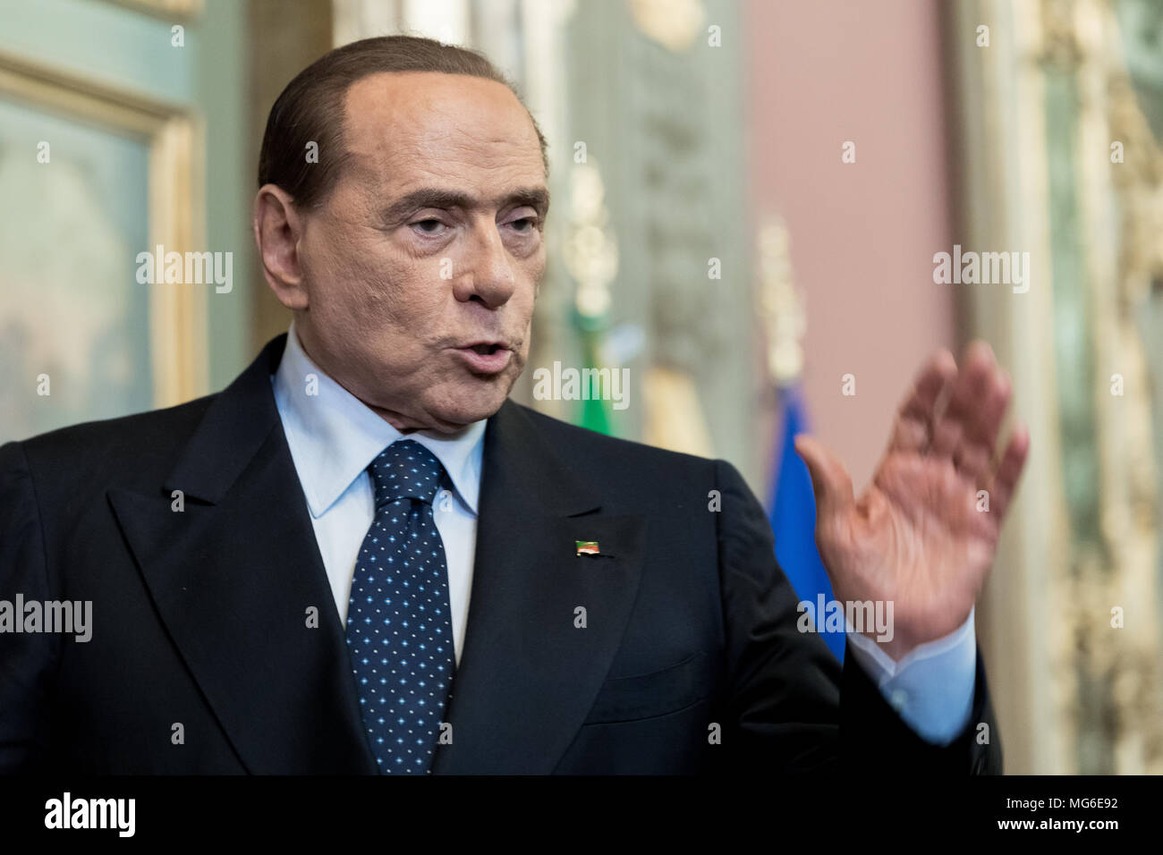 Silvio Berlusconi, der Chef der Forza Italia Party, nach der Pressekonferenz im Senat der Italienischen Republik. Rom, Italien, 15. April 2018. Stockfoto