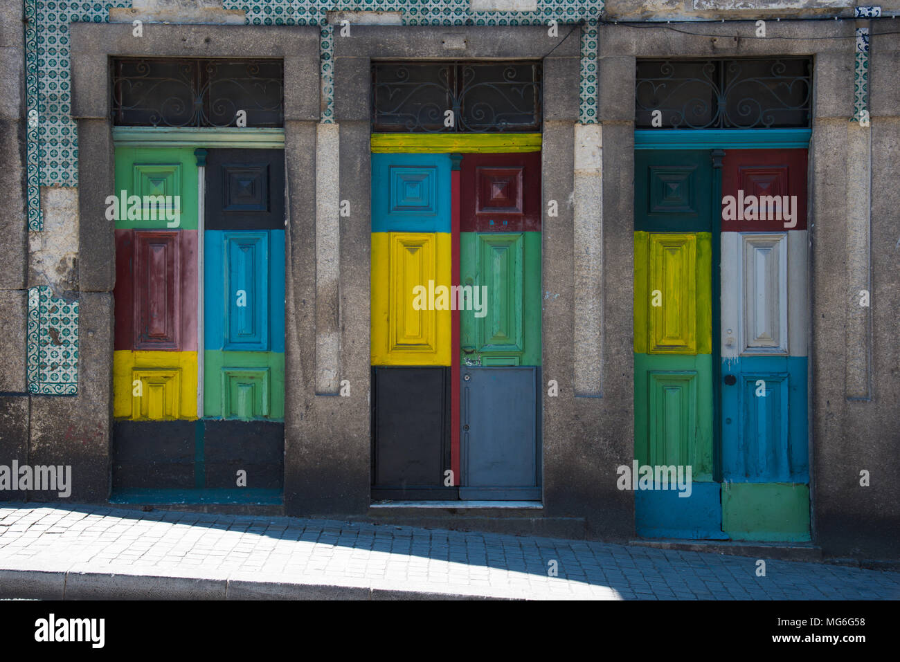 Farbige Türen in Porto, Portugal Stockfoto