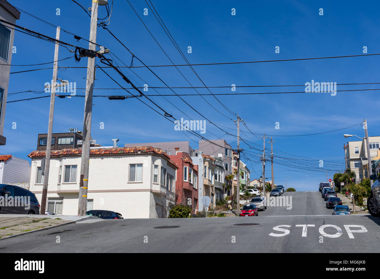 Steile Wohnstraße in San Francisco, 47th Ave, Sutro Heights Ave Stockfoto