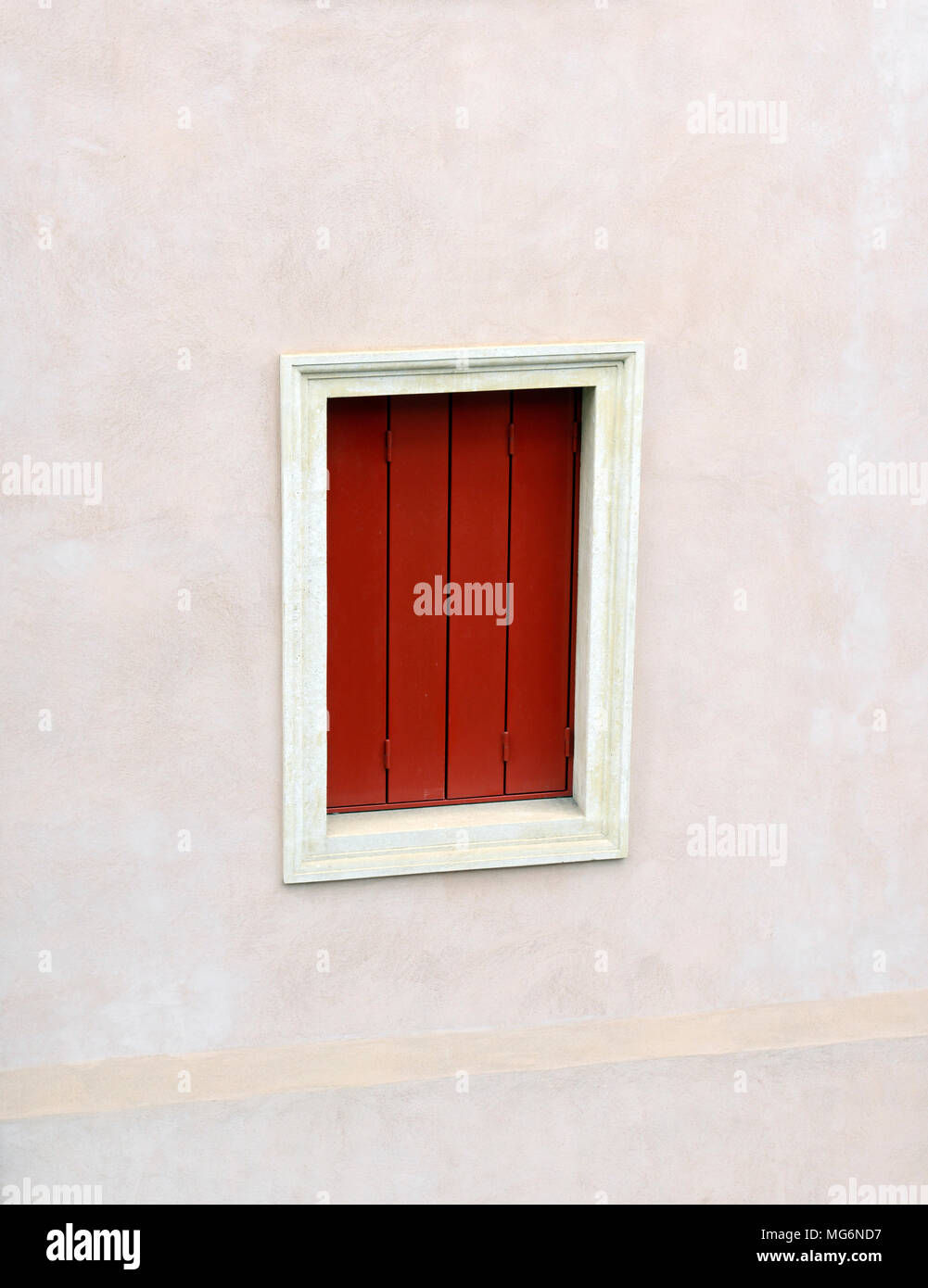 Red geschlossenen Fensters in Verona, Italien Stockfoto
