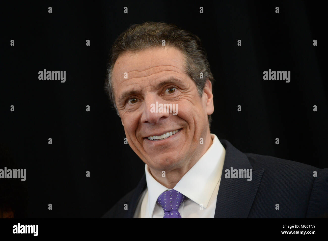 New York, USA. 26. April 2018. Gouverneur Andrew Cuomo kündigt die lebenswichtigen Brooklyn Initiative, die darauf abzielt, erschwinglichen Wohnraum und Gesundheitsversorgung zu zentralen Brooklyn am 26. April 2018 in New York zu bringen. Credit: Erik Pendzich/Alamy leben Nachrichten Stockfoto