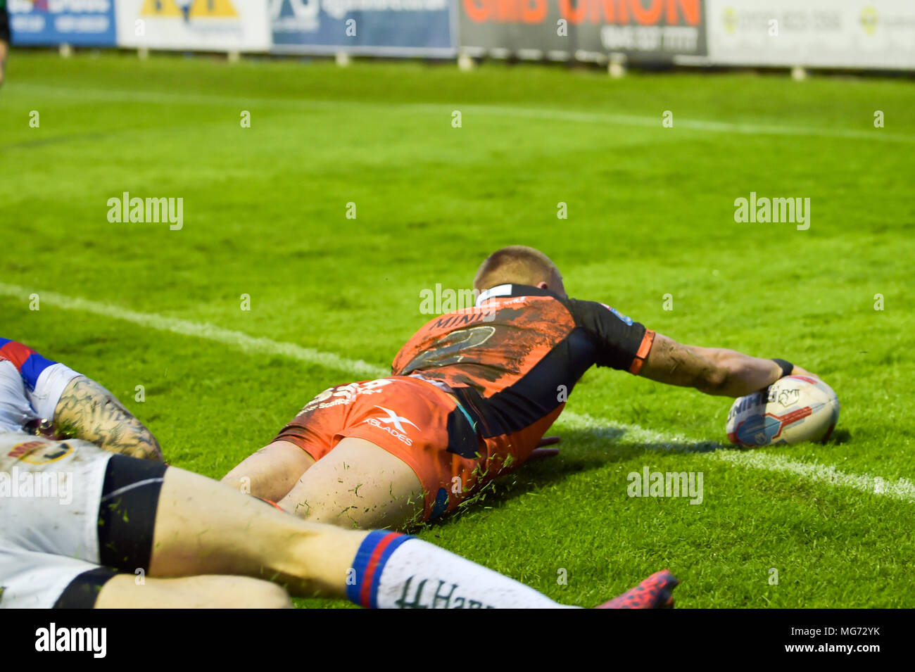 27.April 2018, Flicken - A - Schlauch Dschungel, Castleford, England; Betfred Super League Rugby, Castleford Tiger v Wakefield Trinity; Castleford Tiger' Greg Minikin Kerben versuchen Stockfoto