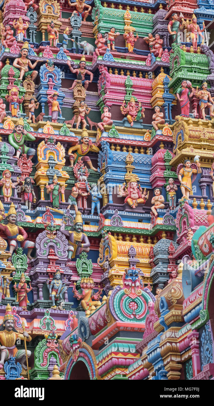 Detail von einem Gopuram, oder Eingang Turm, an der Karpaga Vinyagar Tempel an Pillaiyarpatti in Tamil Nadu, Indien Stockfoto