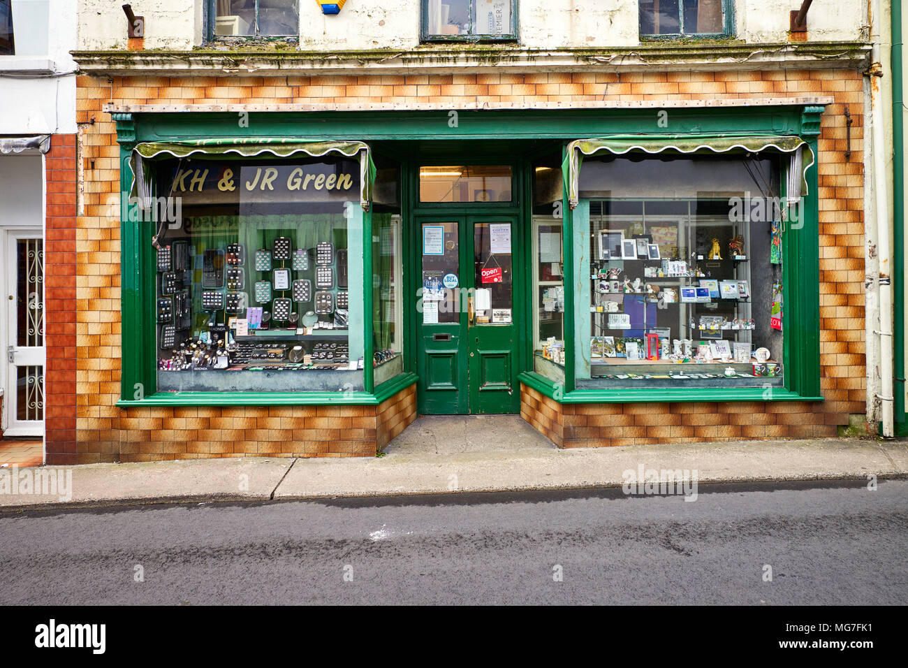 Grüns ein kleines Familiengeführtes Schmuck Shop in Michael Street, Schälen, Insel Man Stockfoto
