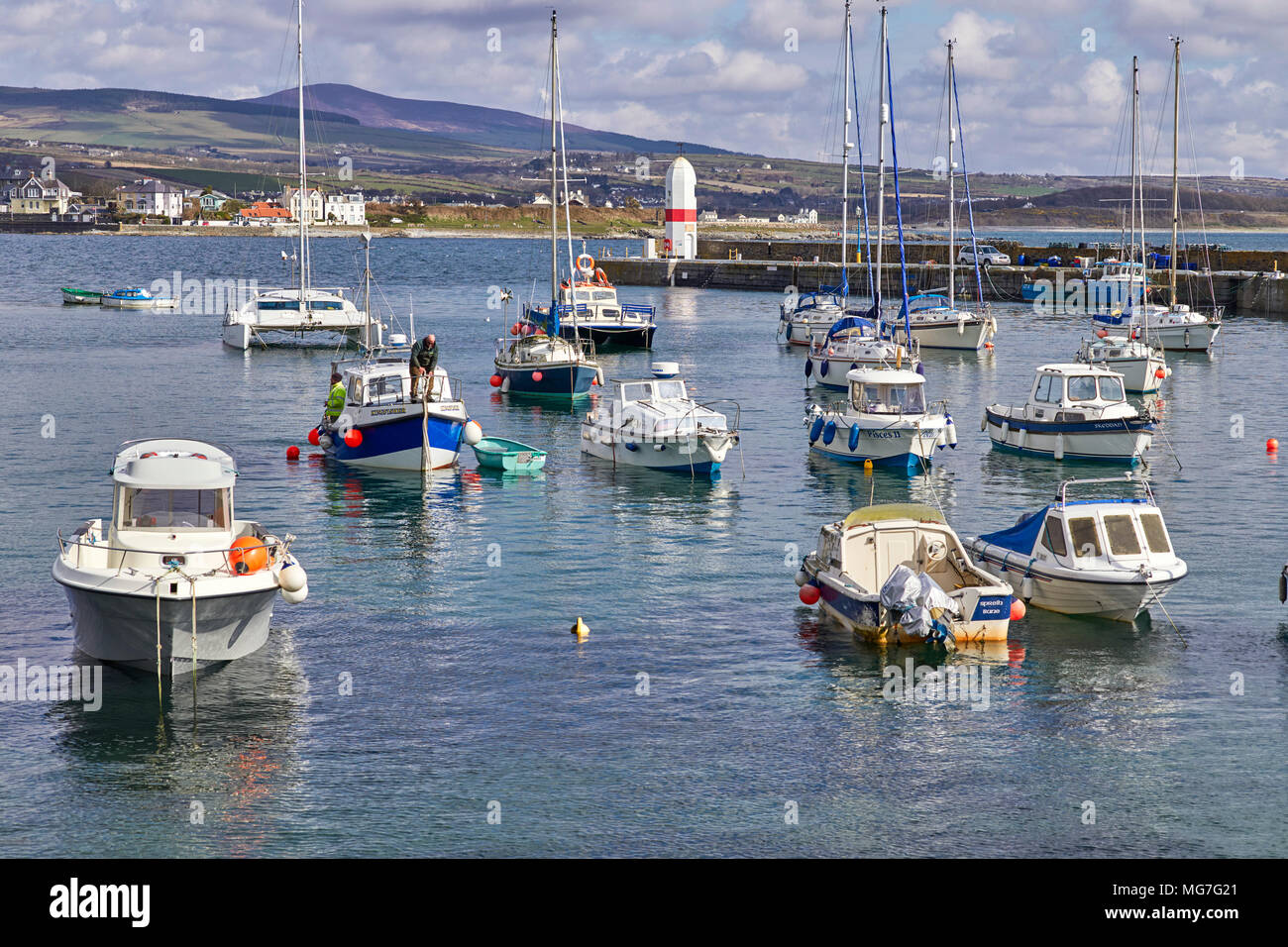 Kleine Boote in Port St Mary Hafen Anker, von der Insel Man Stockfoto