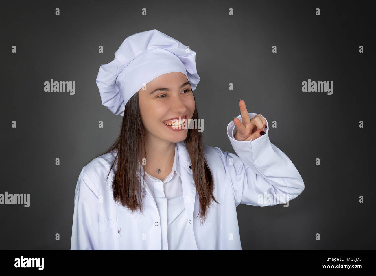 Schöne türkische Koch mit Sieg Zeichen posing Stockfoto