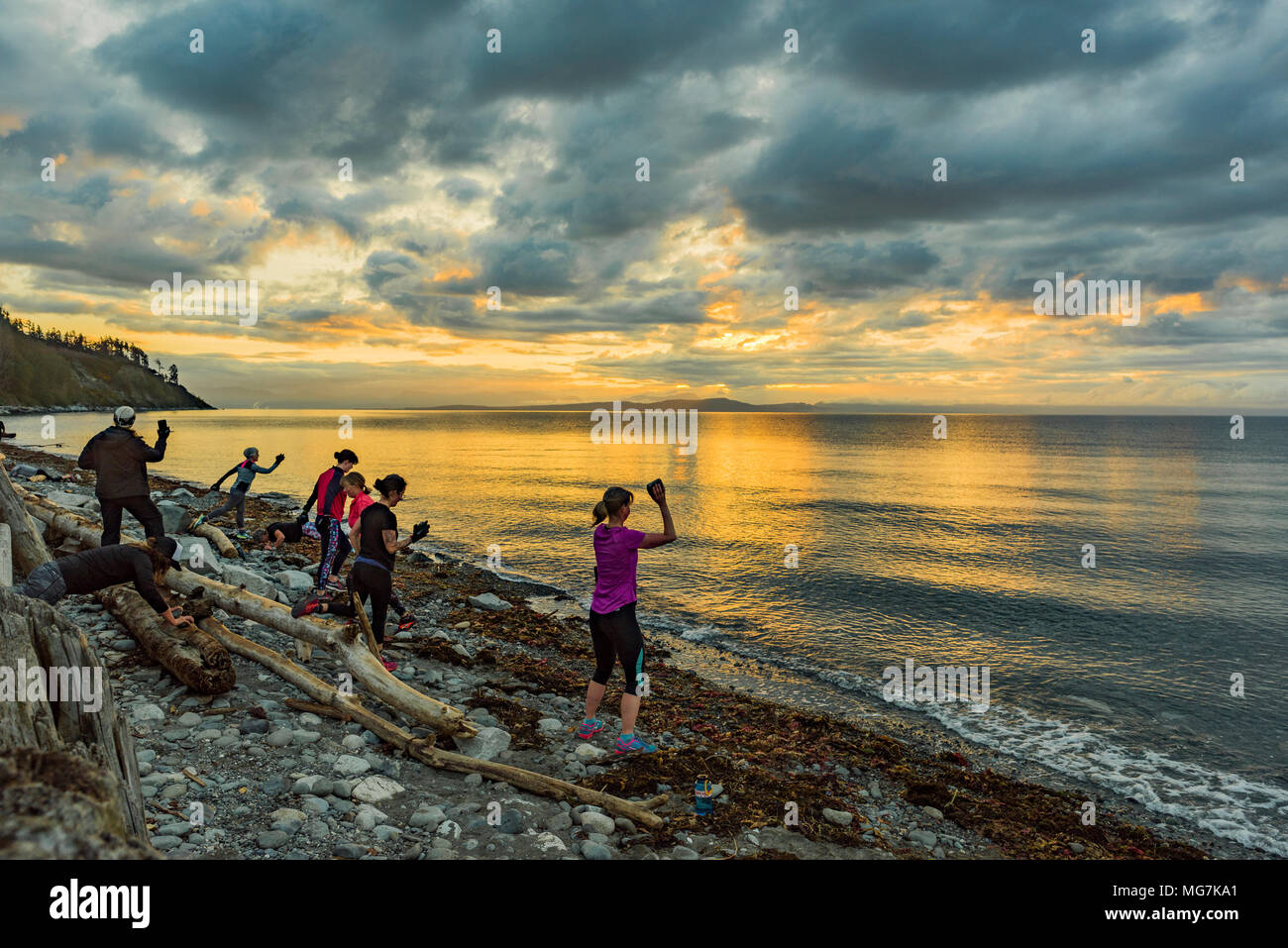 Morgen Übung Boot Camp, Goose Spit Park, Comox, British Columbia, Kanada. Stockfoto