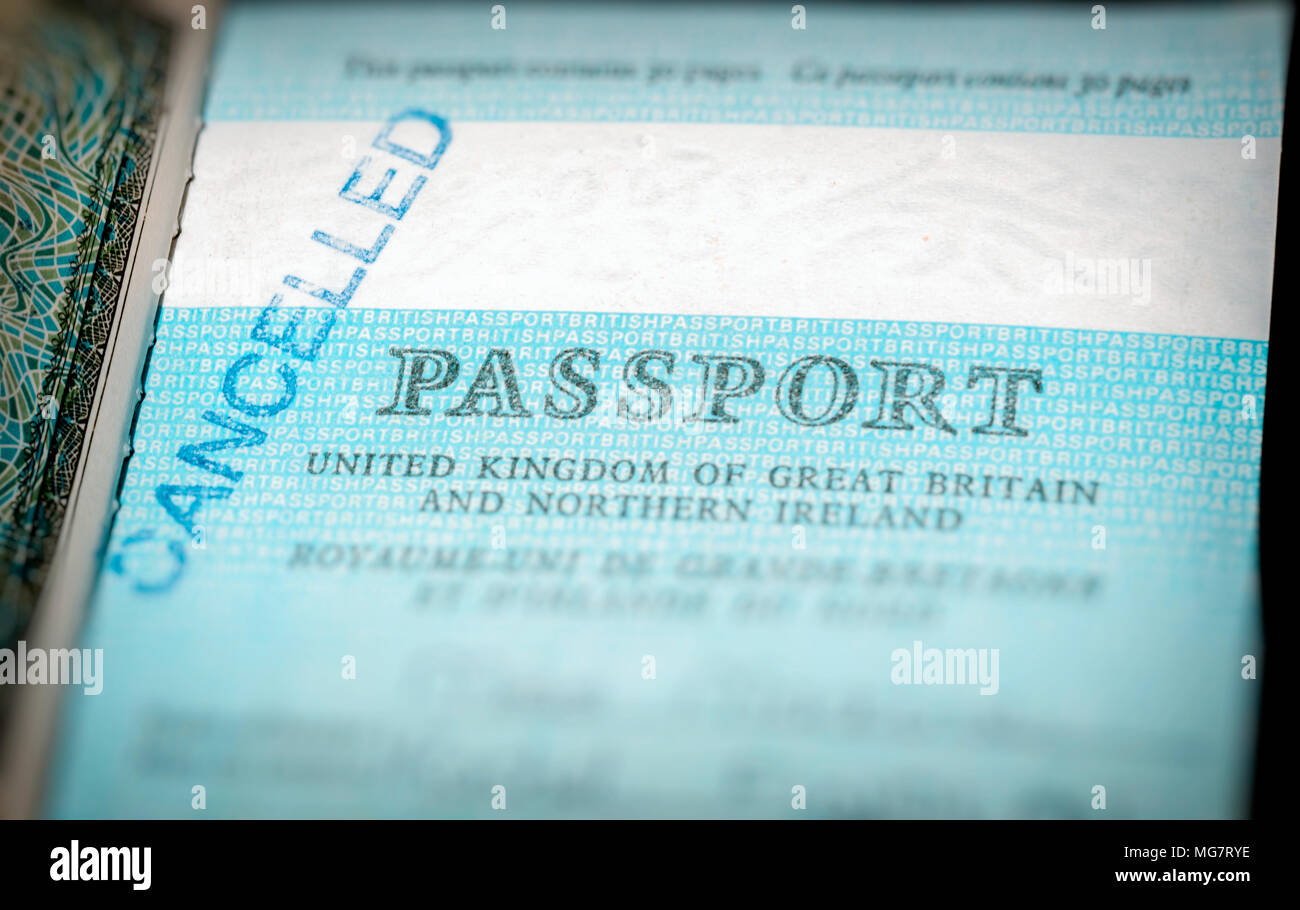 Abgelaufen britischen Paß mit blauer Abdeckung Stockfoto