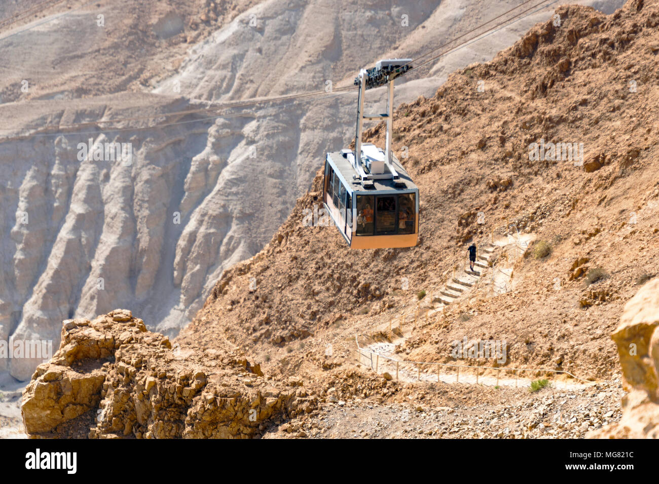 Die Seilbahn und die berühmten, alten Schlange weg Ende an den gleichen Eingang der Festung Masada, ein UNESCO-Weltkulturerbe Stockfoto