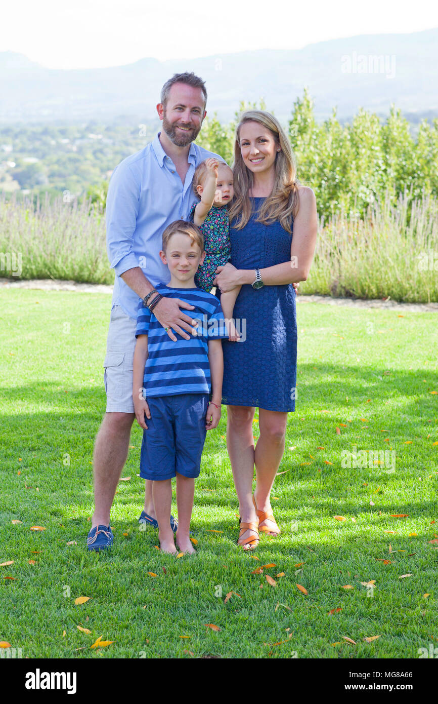 Vierköpfige Familie auf Urlaub Stockfoto