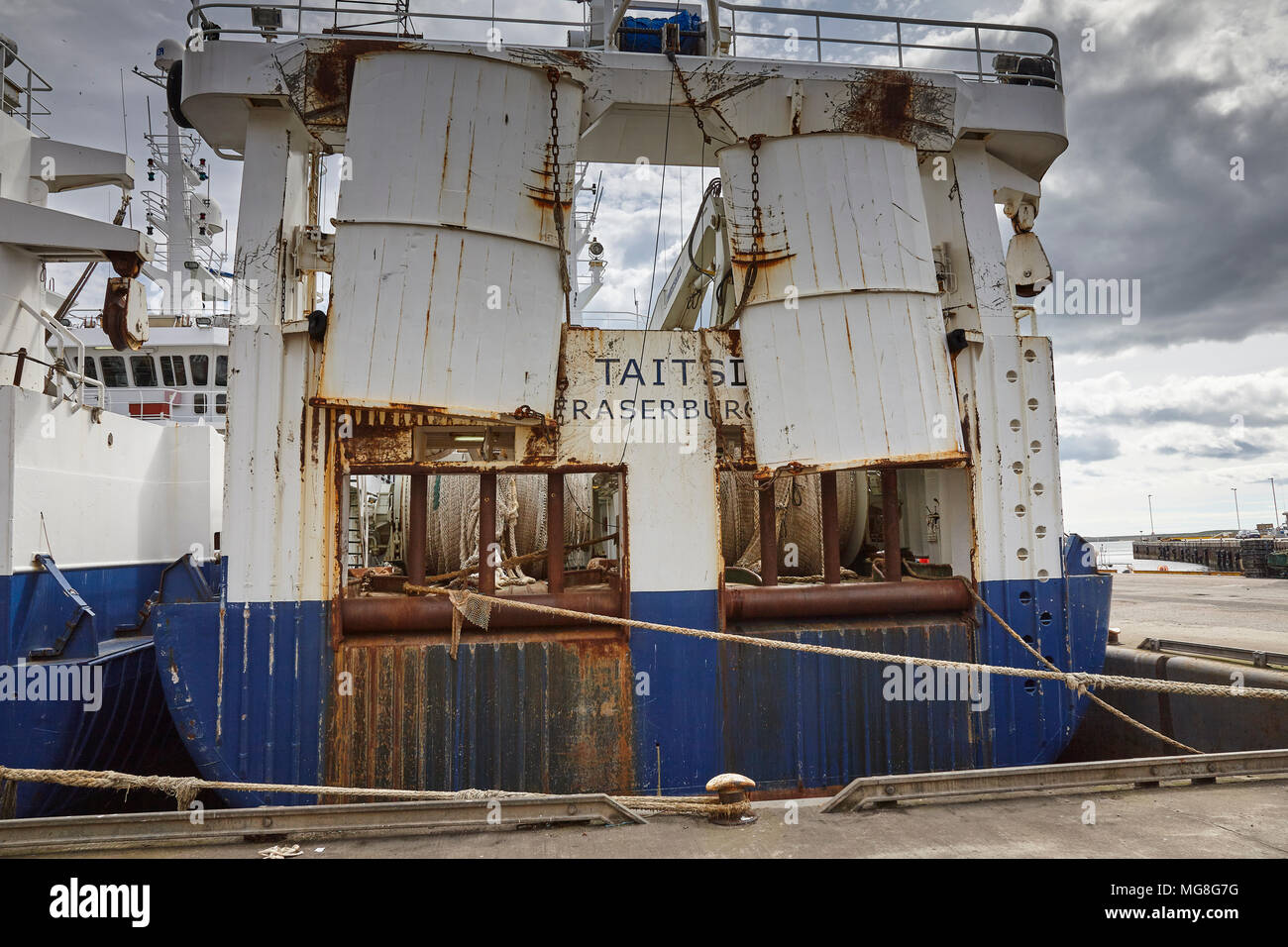 Stern der pelagischen Trawler TAITS 11 in Fraserburgh, die schleppnetzfischerei Gang und Netze Stockfoto