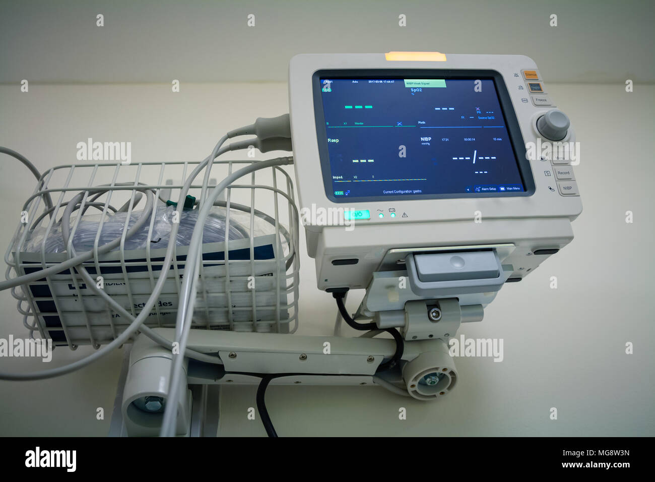 Medizinische Überwachung von Patienten im Krankenhaus. Stockfoto