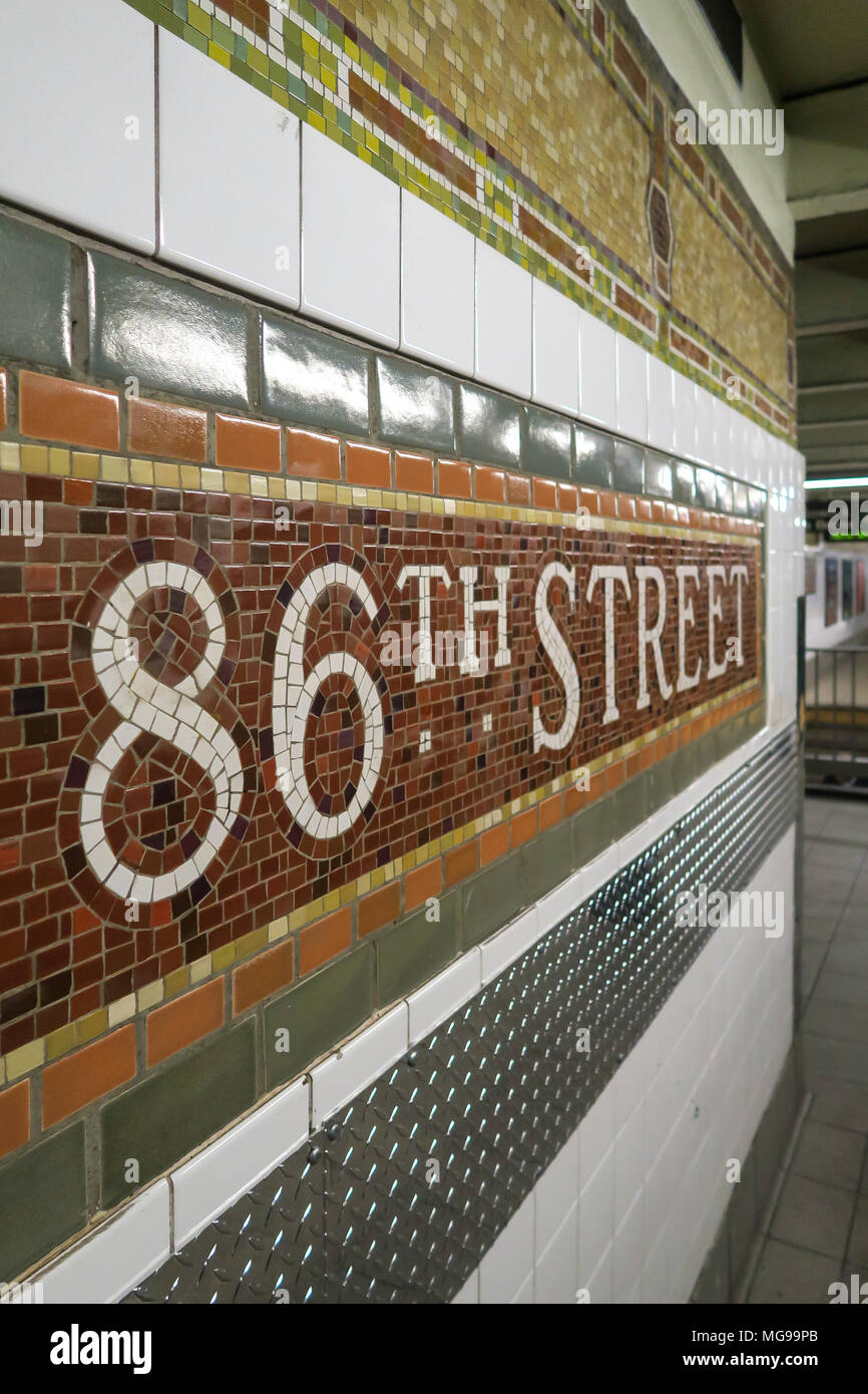 86Th Street U-Bahn Zeichen auf der Upper East Side, NEW YORK CITY, USA Stockfoto