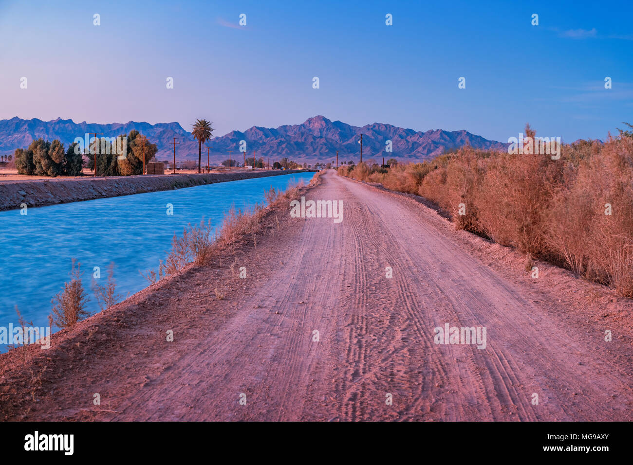 Kanal in Blythe, Colorado Wüste, Riverside County, Kalifornien, USA. Stockfoto