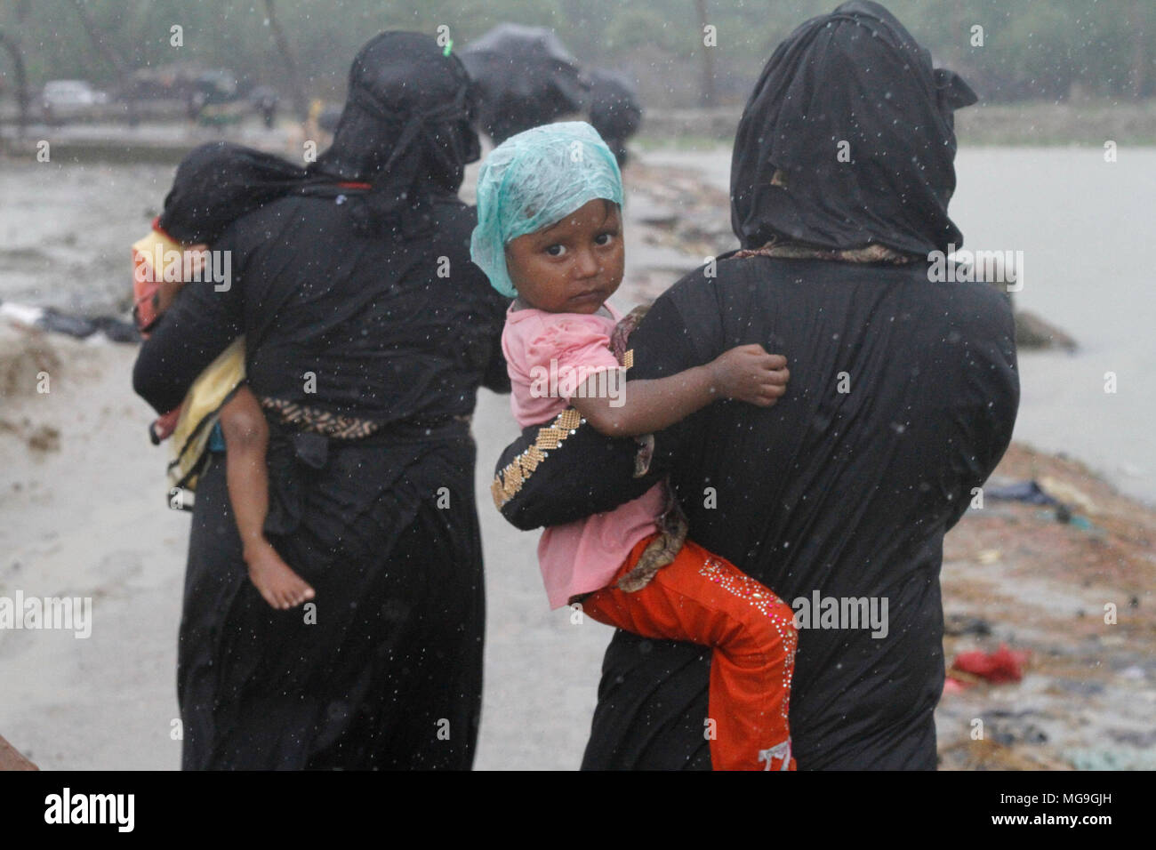 Bangladesch: Rohingya Flüchtlingen, die militärische Operation in Myanmars Rakhine, Bangladesch Gebiet Zuflucht in Cox's Bazar, Bangladesch am 28. September 2017 zu übernehmen. Über eine halbe Million Rohingya Flüchtlinge aus Myanmar Rakhine, Kreuze in Bangladesch seit dem 25. August 2017 nach Angaben der Vereinten Nationen. Der Myanmar militärische Kampagne gegen die Rohingyas begann nach dem Angriff auf mehrere Polizei Beiträge in Rakhine. © REHMAN Asad/Alamy Stock Foto Stockfoto