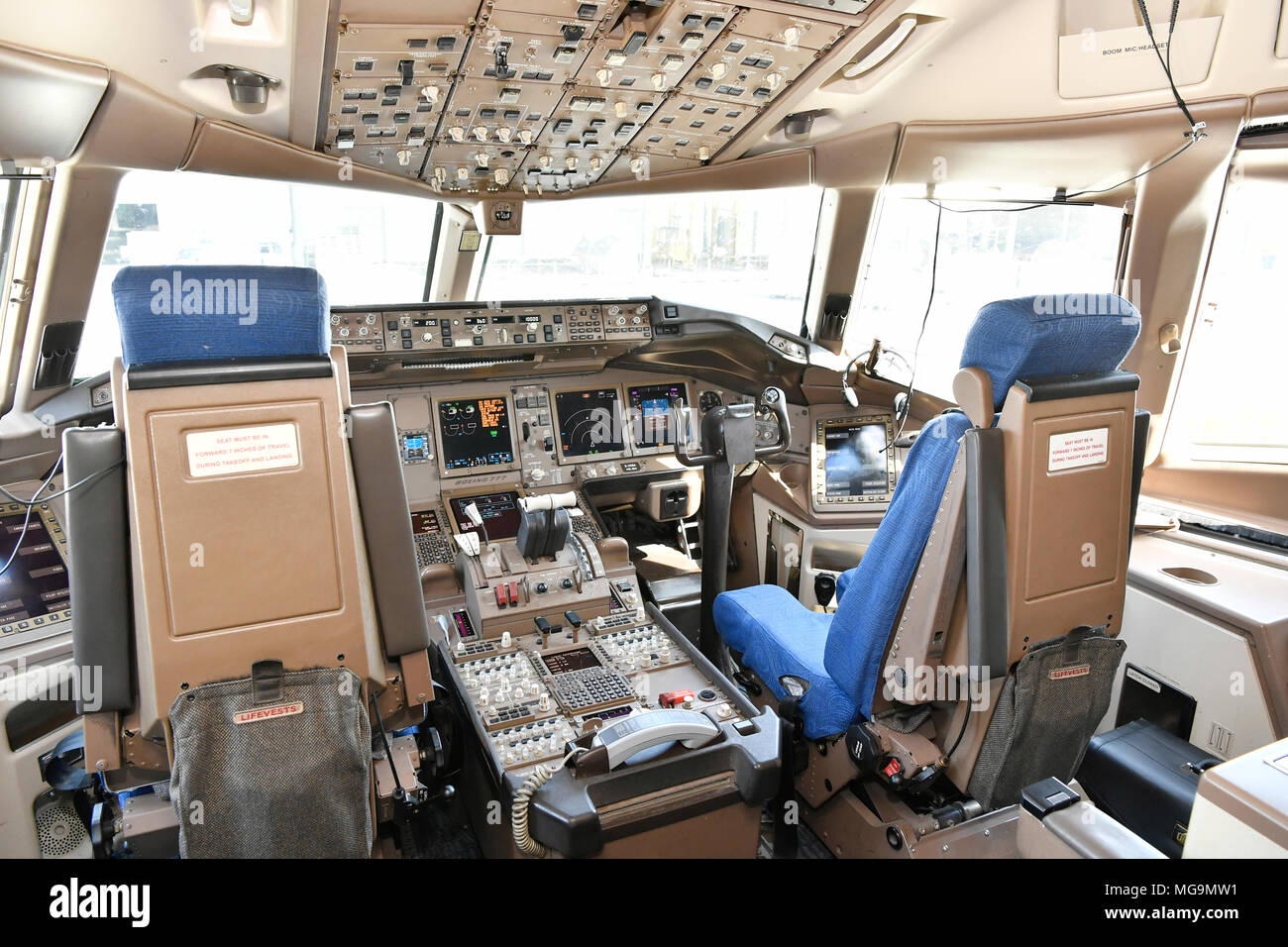 Cockpit, Display, Air China, China Airways, B777-300ER, B777, 300, Flugzeuge, Flugzeug, Flugzeug, Flughafen München, München, Deutschland, Stockfoto