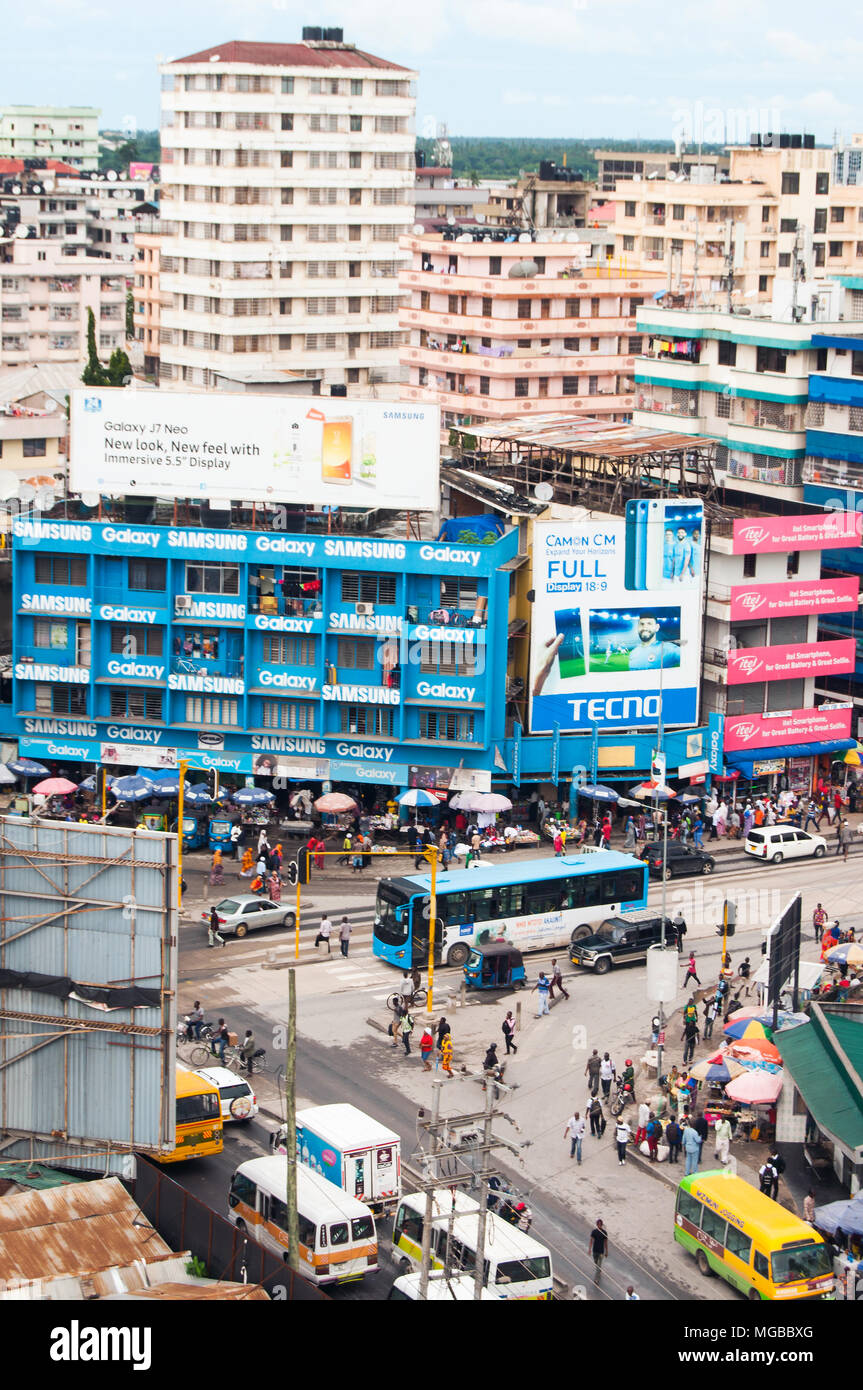 Luftaufnahme von Msimbazi Street und Uhuru Street, Kariakoo, Südosten, Dar Es Salaam, Tansania Stockfoto