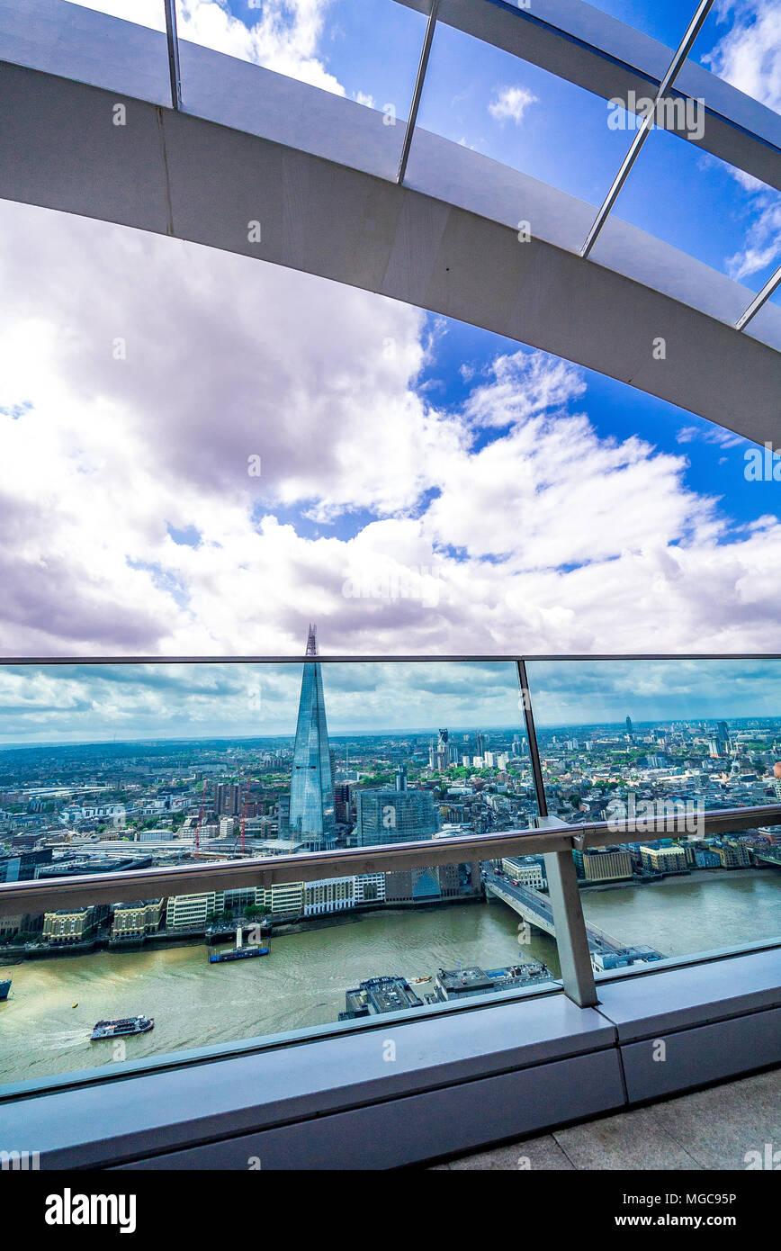 Das schöne und ungewöhnliche Gebäude bei 20 Fenchurch Street in London hat den Spitznamen die Walkie-Talkie-Funktion. England Stockfoto