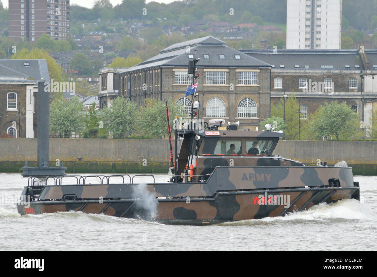 Britische Armee Arbeitsboot auf der Themse in London. Stockfoto
