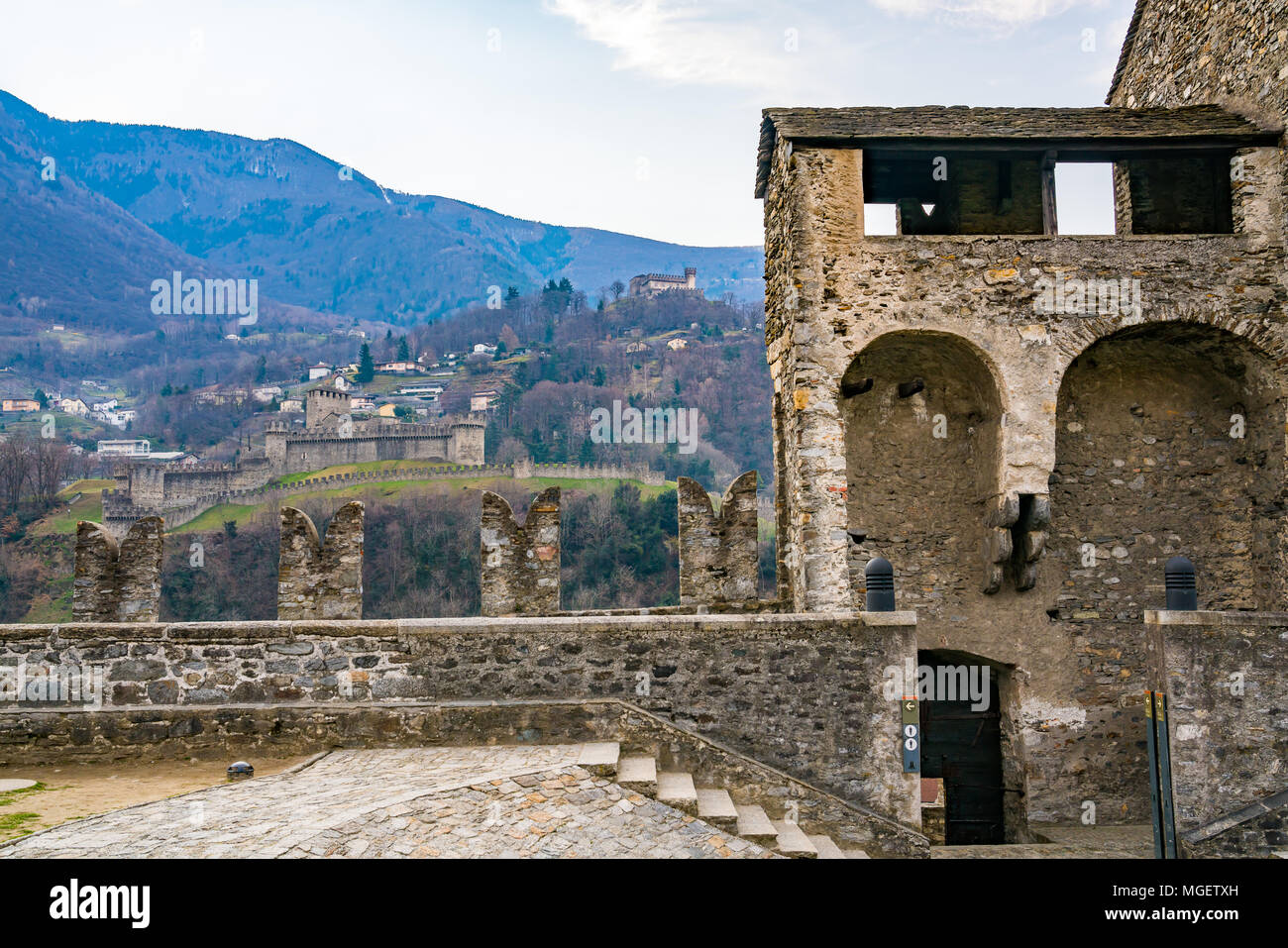 Ansicht des Schlosses Montebello und Sasso Corbaro Burg Castelgrande in Bellinzona Schweiz Stockfoto