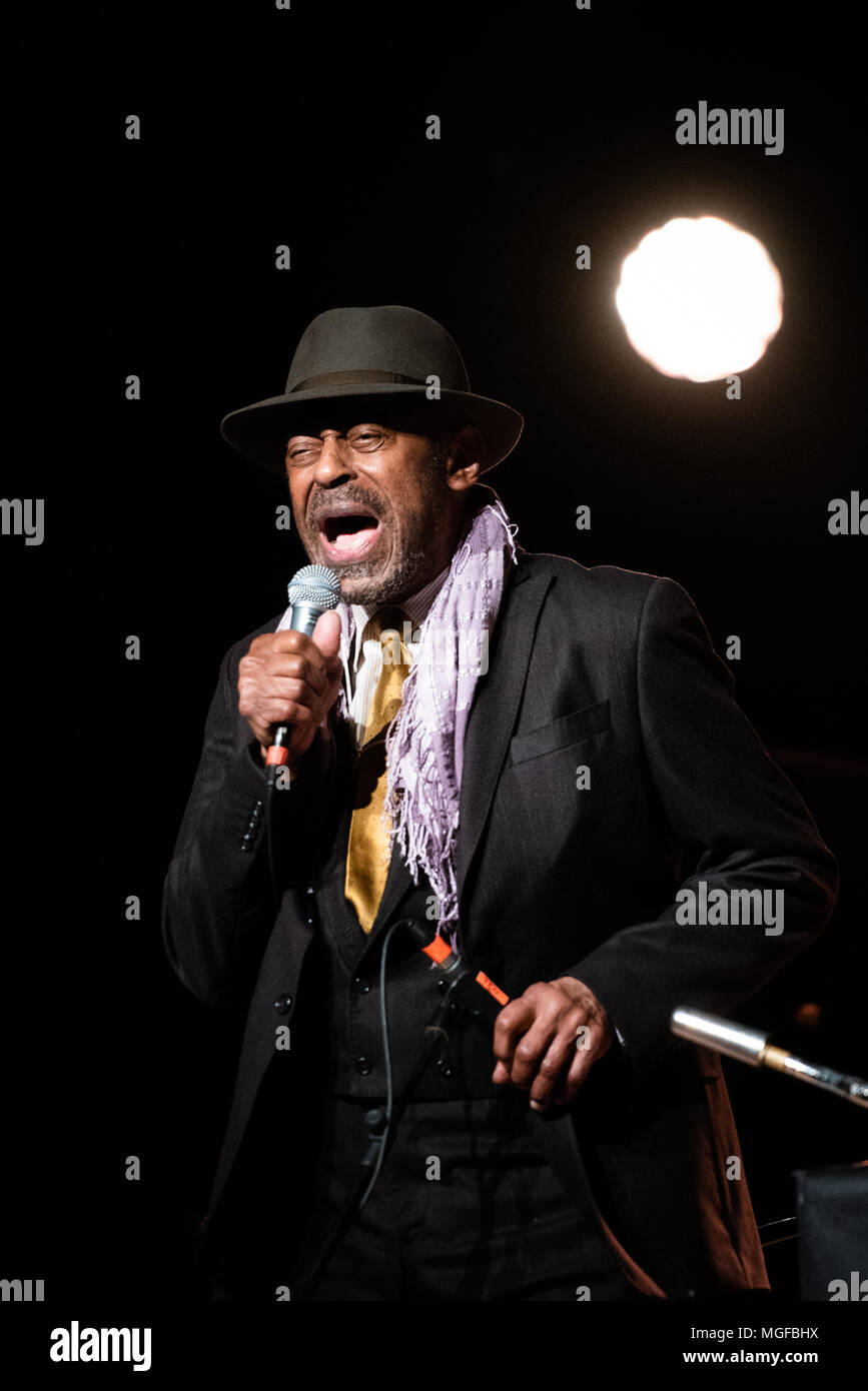 Italien, 26. April 2018: Der Amerikanische saxophonist Archie Shepp live auf der Bühne des Officine Grandi Riparazioni in Turin gemeinsam mit Carl Stockfoto