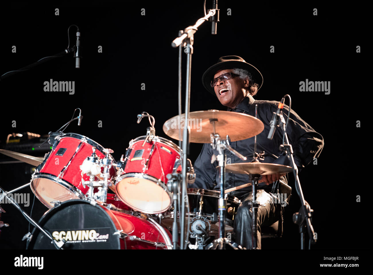 Italien, 26. April 2018: Der Amerikanische saxophonist Archie Shepp live auf der Bühne des Officine Grandi Riparazioni in Turin gemeinsam mit Carl Stockfoto