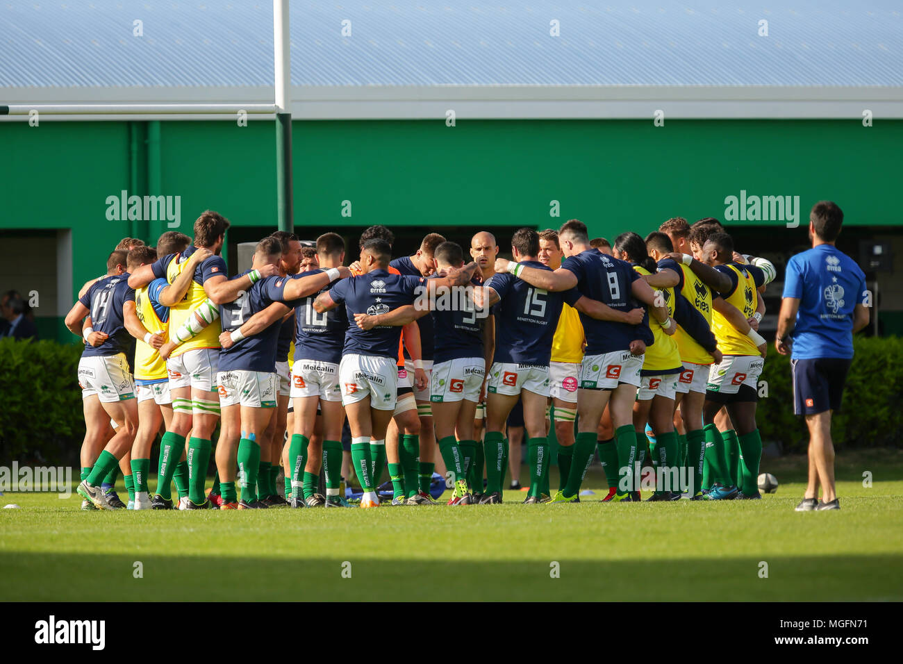 Treviso, Italien. 28. April 2018. Benetton Rugby Team versucht das Spiel gegen Zebre Rugby Club zu konzentrieren, bevor das Match in GuinnessPro 14 © Massimiliano Carnabuci/Alamy leben Nachrichten Stockfoto