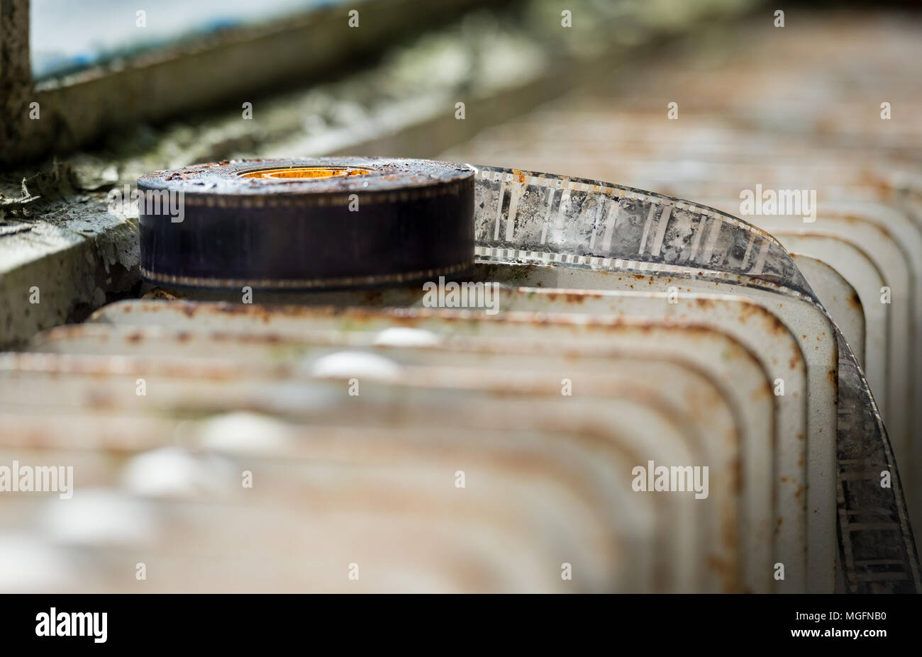 04 April 2018, Deutschland, Niedersachsen: einen alten Film Roll im Film Museum Bendestrof. Die ehemalige Film Studio wird abgerissen. Foto: Philipp Schulze/dpa Stockfoto