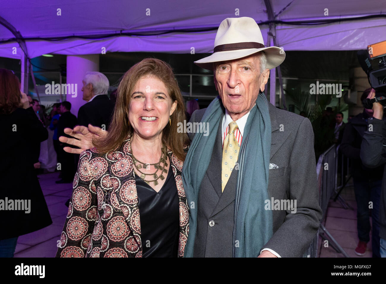 New York, USA. 28. April 2018. Nan Talese, Gay Talese besuchen schließen Nacht im Tribeca Film Festival Premiere der vierten Immobilien bei BMCC Credit: Lev radin/Alamy leben Nachrichten Stockfoto