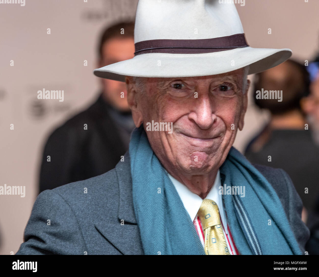 New York, USA, 28. April 2018. Der Journalist und Schriftsteller Gay Talese besucht die Weltpremiere von "Die Vierte Gewalt" bei der abschließenden Nacht des Tribeca Film Festival 2018 in New York City. Foto von Enrique Ufer/Alamy leben Nachrichten Stockfoto