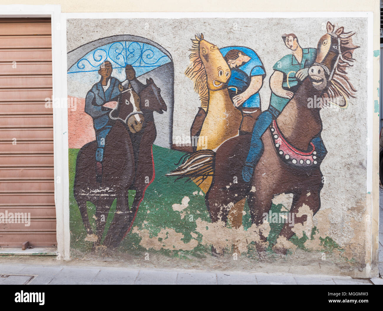 Murales in Orgosolo Italien seit etwa 1969 die Wandmalereien spiegeln unterschiedliche Aspekte des Politischen in Sardinien Kämpfe und internationale Fragen Stockfoto