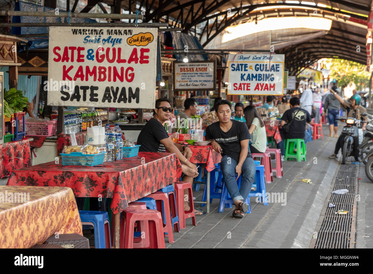 Street Food auf Verkauf am Central Market in Gianyar, Bali, Indonesien Stockfoto