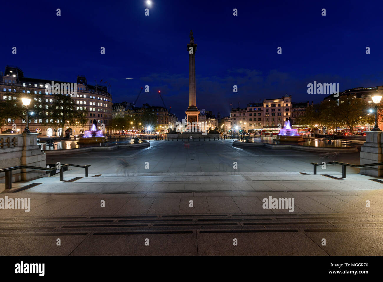 Trafalgar Square bei Nacht, London, England. Stockfoto