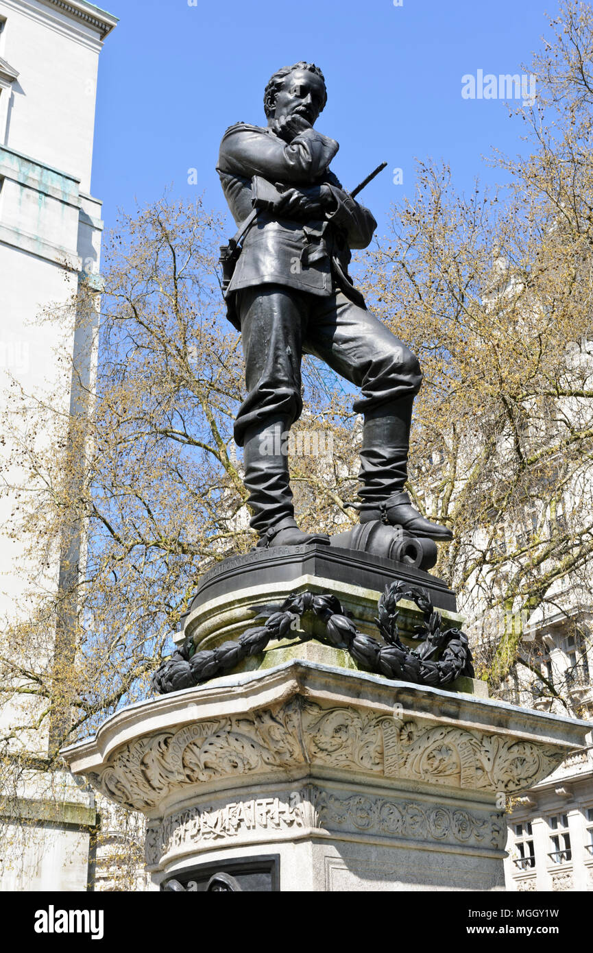 Eine Bronzestatue von General Charles Gordon Statue (Gordon von Khartum) London, England, Vereinigtes Königreich Stockfoto