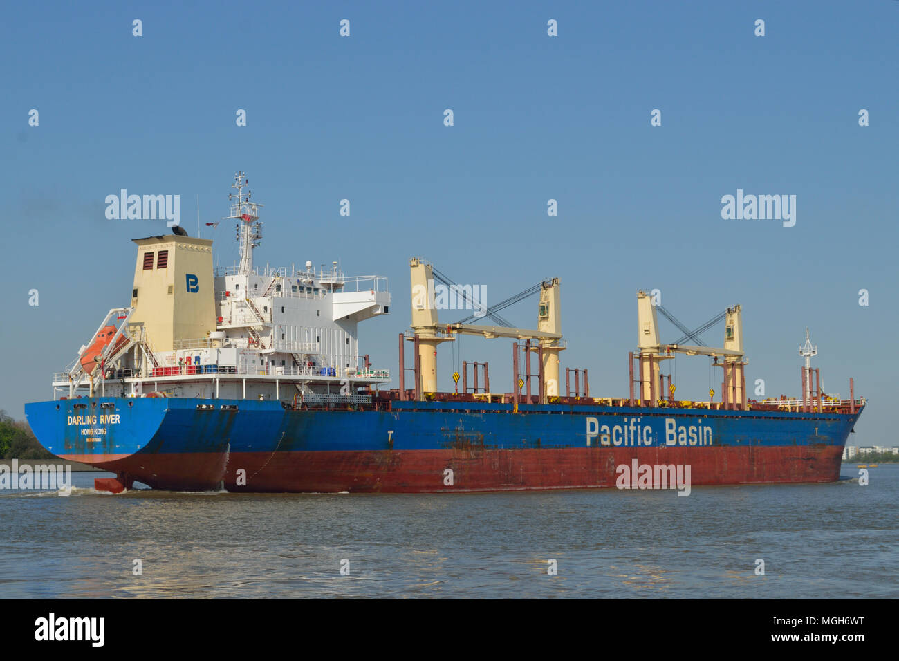Frachtschiff Darling River auf der Themse in London. Stockfoto
