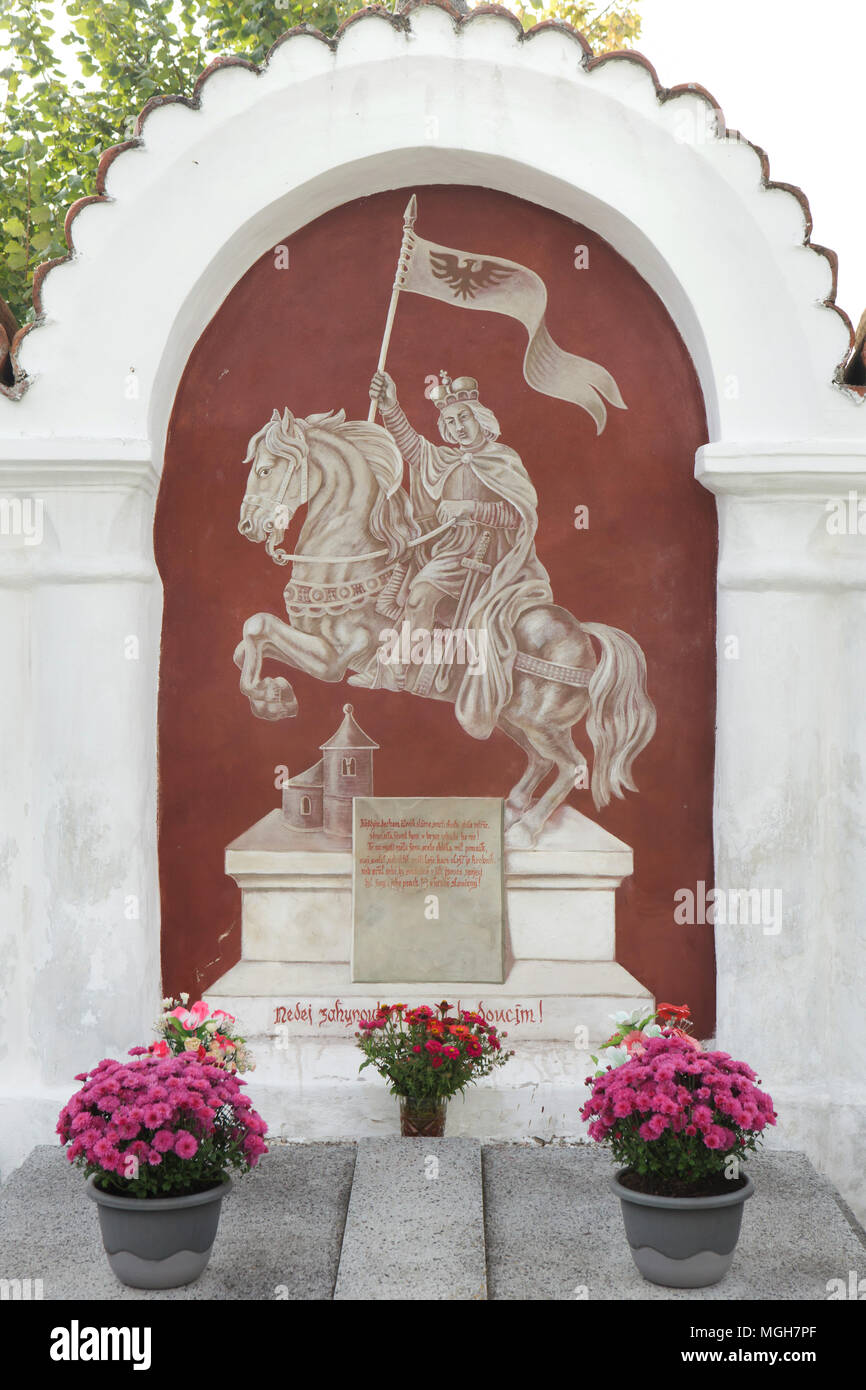 Hl. Wenzel in der Wandmalerei in der Grabkapelle auf dem Dorffriedhof in Albrechtice nad Vltavou in Südböhmen, Tschechien. Beerdigung Kapellen auf dem Friedhof an der Wand platziert wurden mit Wandmalereien in den 1840er Jahren von den lokalen Malers František Mikule mit Pfarrer Vít Cíza, der auch Gedichte für jedes Wandbild aus durchgeführt. Die Wandmalereien wurden mehrmals während des 19. und 20. Jahrhundert neu gestrichen und vollständig von dem Team unter der Leitung von Jitka Musilová in 2010-2013 restauriert. Stockfoto